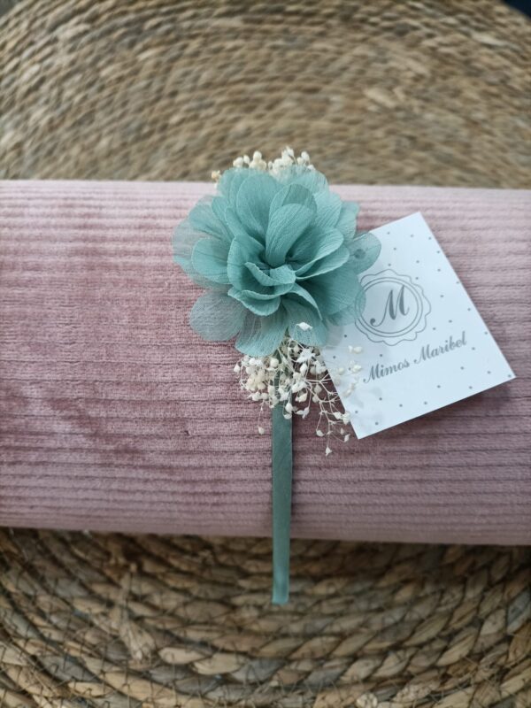 Diadema con clavel grande de bambula