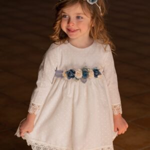Vestido niña pequeño plumeti blanco abertura, sin el adorno de flores con bragas.