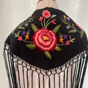 Mantocillo Bordado Artesanal (Negro)