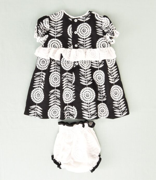 Vestido bordado bebé - Imagen 3