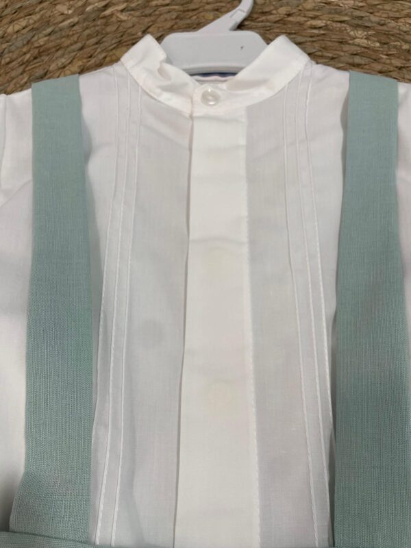 Conjunto pantalon verde empolvado con camisa blanca - Imagen 3