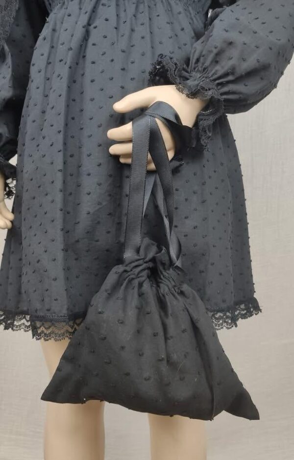 Vestido Mantilla completo con limosnera, peina, mantilla y broche - Imagen 3