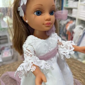 Muñeca NANCI de comunion Imala lila castaña