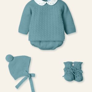 Traje 4P trencitas con cuello bordado, patucos y gorro pompom "CLOUD BRAIDE"
