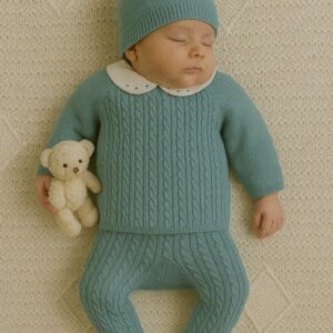 Traje 3P trencitas con cuello bordado y gorro pompom "CLOUD BRAIDE"