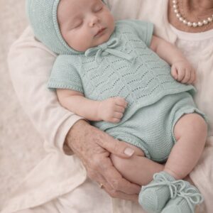 Traje 4 Piezas M/C canesú corto, culotte punto con gorro y patucos menguado CONEJITOS TESS