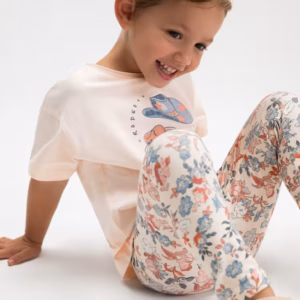 Conjunto legging estampado y camiseta niña