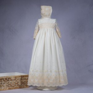 BATON DE CRISTIANAR TUL BORDADO CON CAPOTA-SIN CAPA