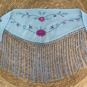 Mantoncillo bordado niña