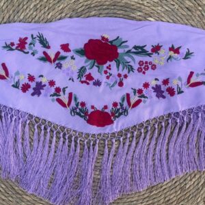 Mantoncillo bordado niña