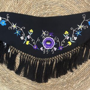 Mantoncillo bordado niña