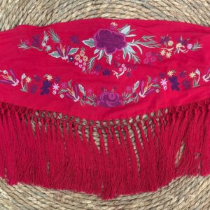 Mantoncillo bordado niña